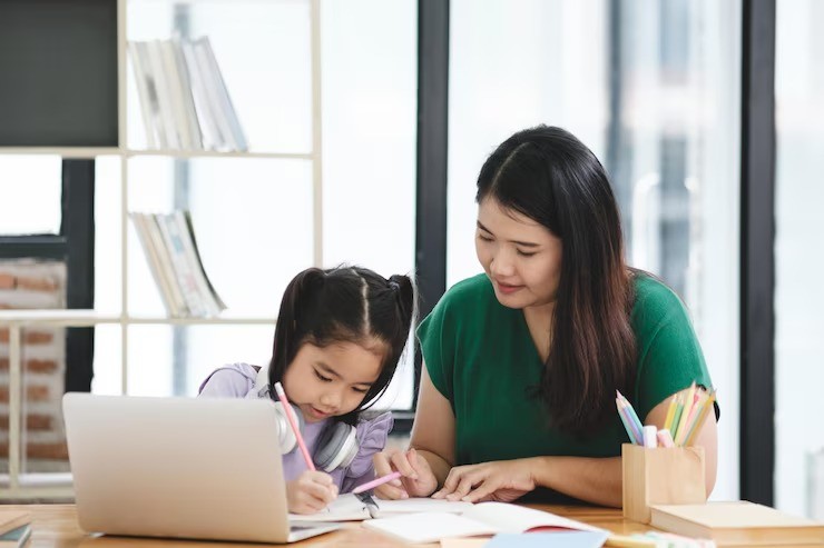 cara mendidik anak enerjik, anak susah diam, tips parenting anak aktif, disiplin anak aktif, strategi mengasuh anak enerjik, pendekatan lembut untuk anak hiperaktif, cara menyalurkan energi anak, anak aktif belajar disiplin.